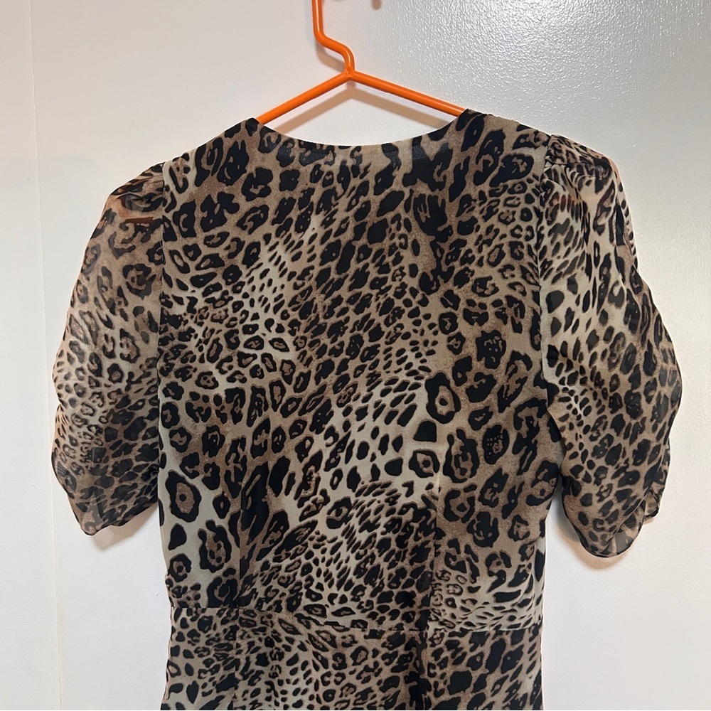 ASTR The Label Leopard Cheetah Print Ruched V-Neck Midi Dress - Picture 6 of 7